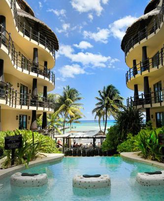 Centro de Playa del Carmen Hotel | El Taj Oceanfront and Beachside Condo Hotel