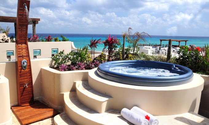 Centro de Playa del Carmen Hotel | El Taj Oceanfront & Beachside Condo Hotel