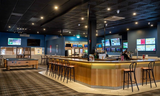 Warwick Farm Hotel | El Toro Motel