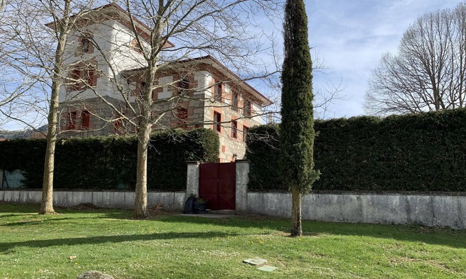 San Rafael Villa | Finca El Torreón. Hasta 28 personas, 10 habitaciones. Casona a 60 km de Madrid