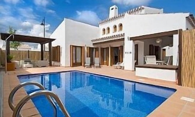 Caserio Los Tarquinos Villa | El Valle Golf - Villa Morgan, Piscina climatizada, WiFi. Orientación sur jardín / piscina.