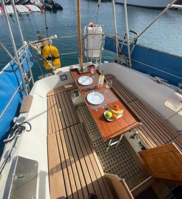 Puerto Calero Alquiler De Eote | El Velero