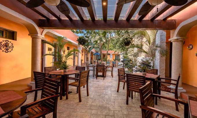 Chichen Itza - Valladolid Hotel | El Zaguán Colonial by GuruHotel