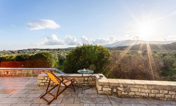 Messini Casa | Elaion Hideaway - Uncover Petalidi's Secrets