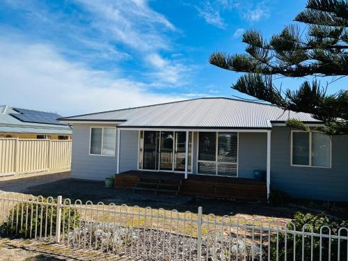 Waterhouse Casa | Elandra House - WiFi pet friendly outside