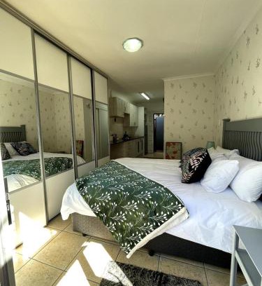 Greater Johannesburg Metropolitan Area Apartamento | Elder Grove Cottage