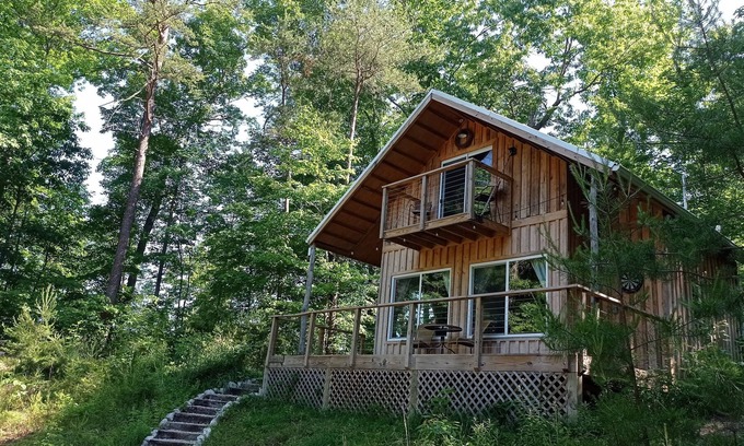 Stanton Cabina | Elderberry Cabin w/ hot tub near Red River Gorge
