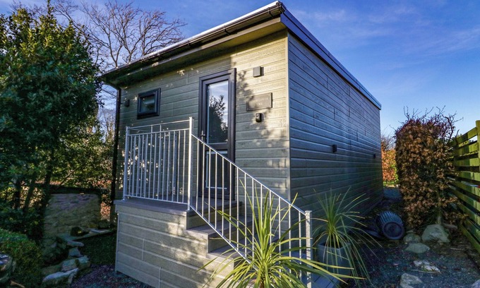 Allithwaite Cabaña | ELDERFLOWER LODGE, family friendly, with a garden in Cartmel