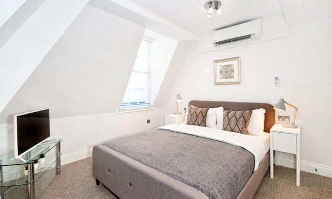 Temple Casa | Eldon Chambers Flat 1 by City Living London
