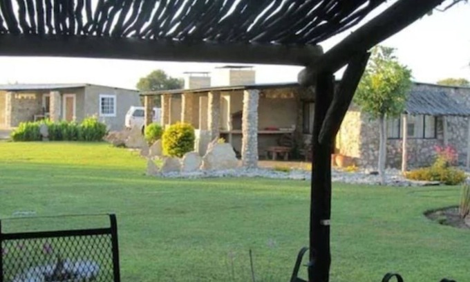 Okaukuejo Alquiler De RV | Eldorado Guest House & Camping