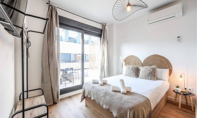 San Sebastián de los Reyes Apartamento | Elegant Studio with Private Terrace by RentitUP
