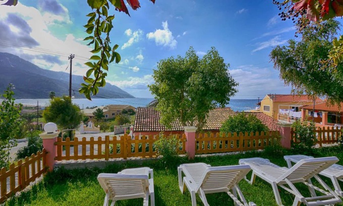 Agios Georgios Pagon Apartamento | Eleana holiday apartment 6 EC - with sea view and direct beach location in Agios Georgios Pagi
