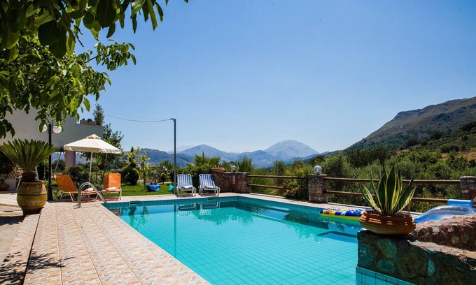 Agkouseliana Villa | Piscina privada, área de juegos para niños, campo hermoso, tabernas locales, mini mercado