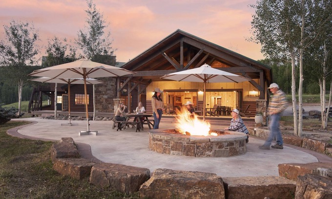 Paonia Cabina | Electric Mountain Lodge: Mountain Views/Restaurant/Bar/Events/Snowmobiles | 6