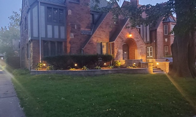 Detroit Casa | Elegance in a Historical Neighborhood