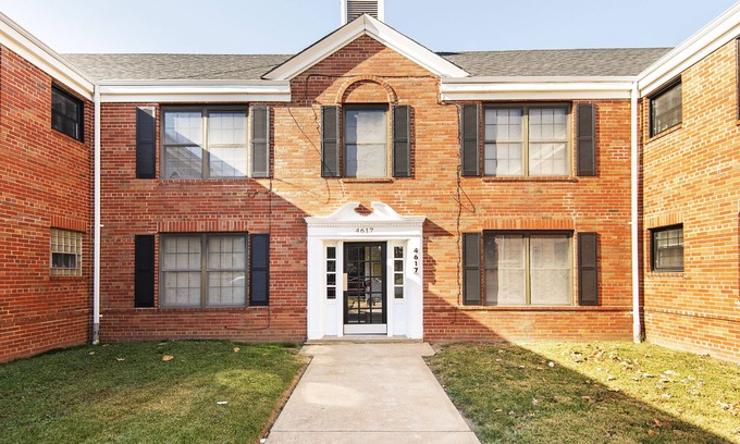 Lindenwood Park Apartamento | Elegant 1 Bedroom Apartment with Free Private Parking