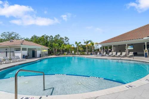 Melbourne Apartamento | Elegant 1BR/1BA Condo with Pool, Gym and Laundry