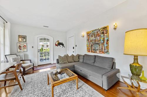 Charlotte Casa | Elegant 1BR in Elizabeth with Covered Porch