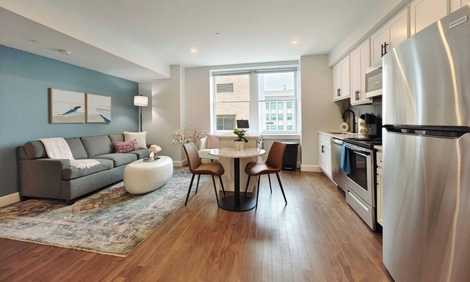 Downtown Jacksonville Apartamento | Elegant 1BR King Bed Apts - 1.3 Miles to TIAA Bnk Fld