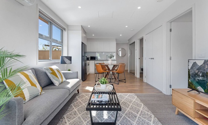Preston Apartamento | Elegant 2-Bed with Large Balcony by High Street