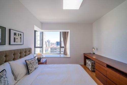 Xujiahui Apartamento | Elegant 2 Bedroom Apartment Walk to Xujiahui Malls