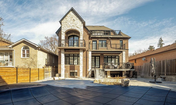 Pine Grove Casa | COZY CUSTOM MANSION 2 BEDROOM APARTMENT. QUIET FAMILY FRIENDLY NEIGHBORHOOD