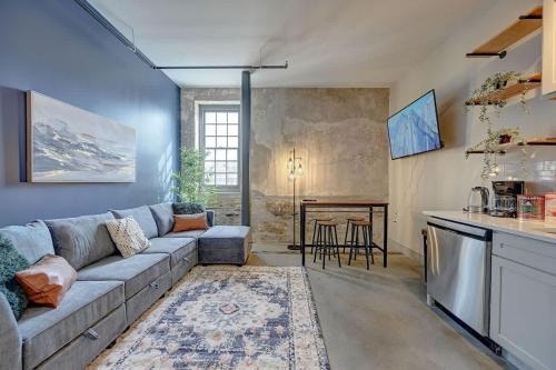 Westown Apartamento | Elegant 2BD near Historic Pabst Brewery - Fiserv