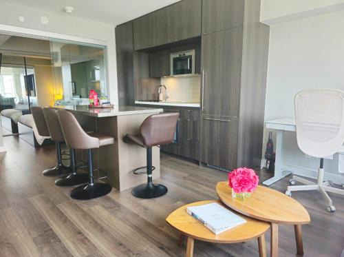 Bloor-Yorkville Apartamento | Elegant 2BR & 2BA Retreat in Prime Yorkville, Downtown