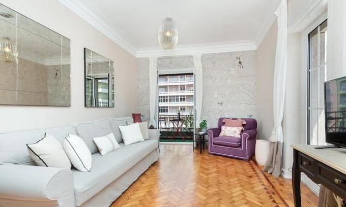 Avenida de Roma Apartamento | Elegant 2BR Apart Vintage Elevator Subway