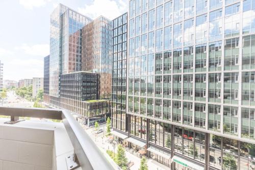 Crystal City Apartamento | Elegant 2BR Apartment Minutes From DC