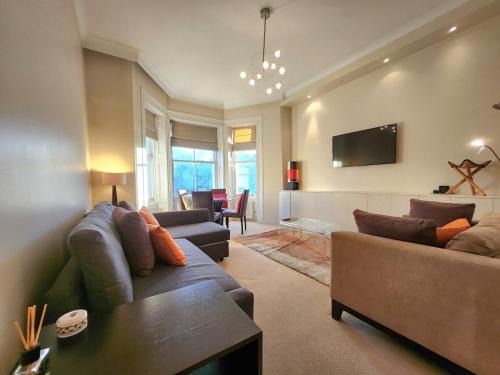 Little Venice Apartamento | Elegant 2BR Apartment Steps from Tube