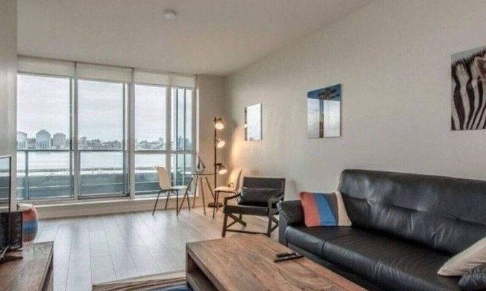 Downtown Apartamento | Elegant 2BR Apt with Skyline Views near Waterfront