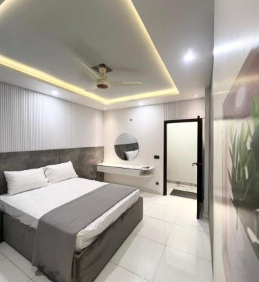 Gulshan-e-Iqbal Apartamento | Elegant 2BR Escape Gulshan Iqbal 13-E