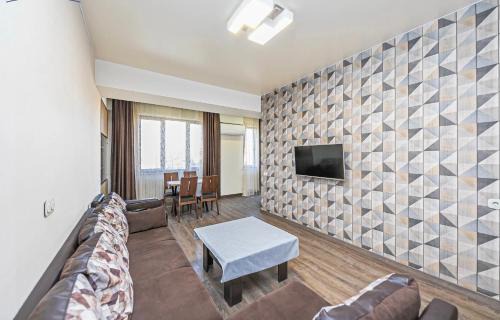 Nor-Nork Apartamento | Elegant 2BR Urban Hideaway - Parkside, near Mega Mall