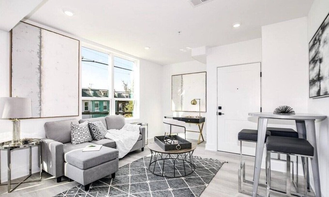 Brookland Cama Y Desayuno | Elegant 2BR with Stunning City Views in DC