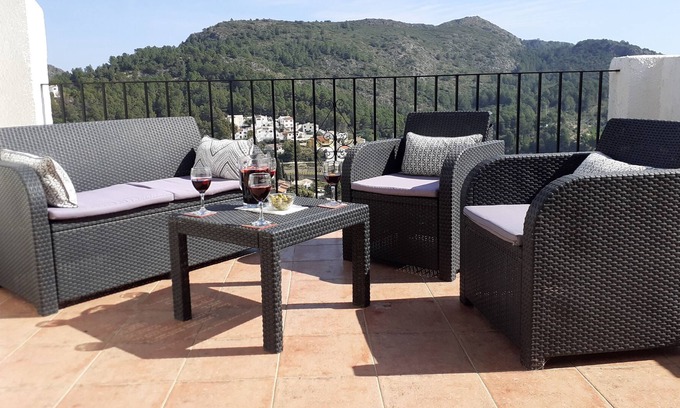 Adsubia Casa | ELEGANTE CASA DE 3 CAMAS CERCA DE PEGO, PRIVADA CON VISTAS FANTÁSTICAS, GRAN PISCINA COMPARTIDA