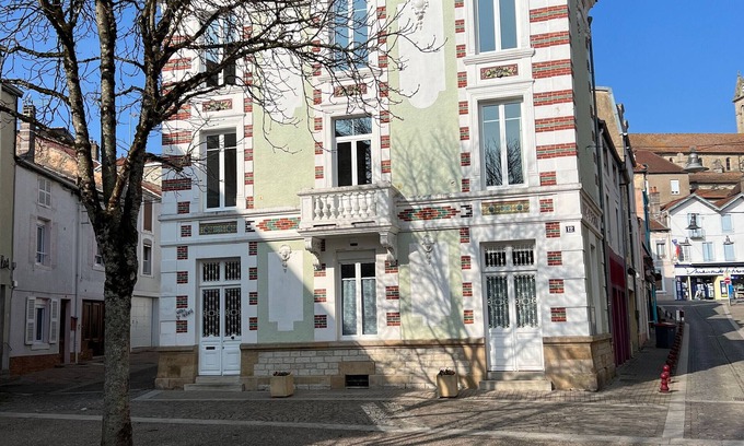 Bourbonne-les-Bains Cabaña | Gîte 3* avec toit-terrasse ensoleillé, près des thermes et du casino, parking disponible