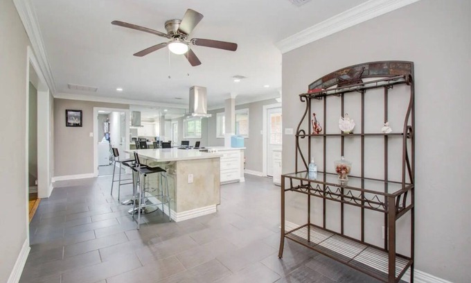 Garden Oaks Casa | Elegant 3BR 2BA - 10 min~Downtown & Galleria Houston