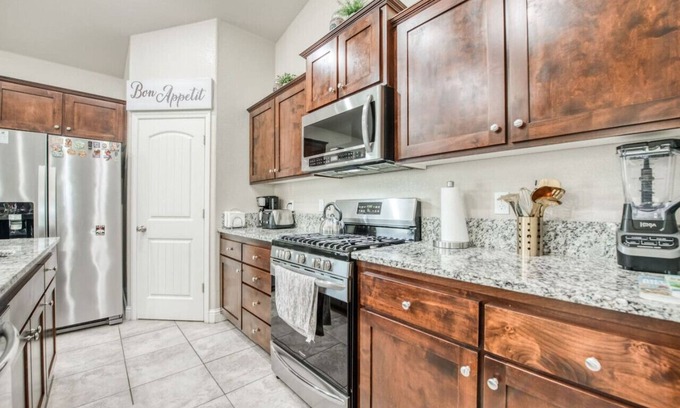 Roosevelt Casa | Elegant 3BR Home in Fresno