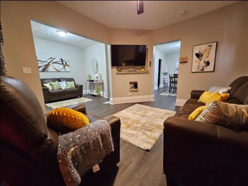 Hough Casa | Elegant 4 Bed Room at Cleveland Clinic Area