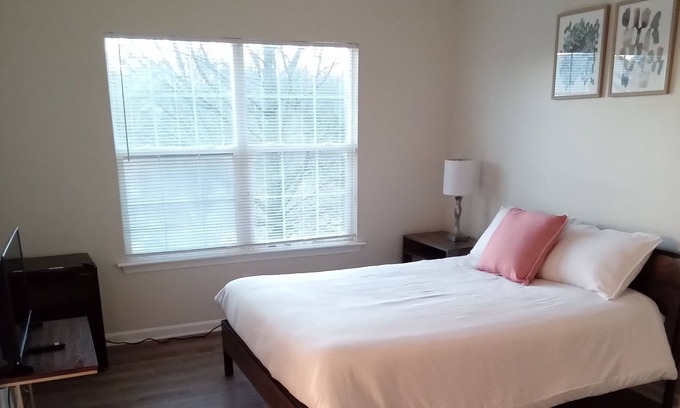 Germantown Casa | Elegant 4 bedroom family size home about 5 minutes drive from shopping center.