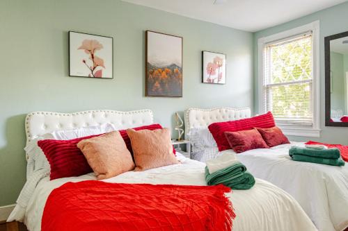 Near Northeast Casa | Elegant 4BR & 4BA House in DC