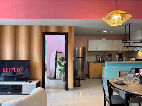 Bonifacio Global City Apartamento | Elegant 4BR with balcony and bathtub in Uptown BGC