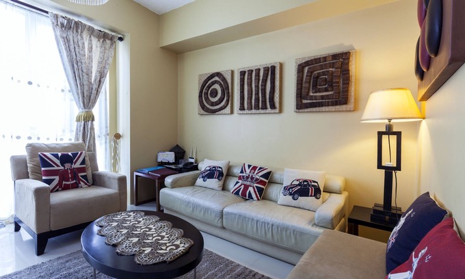 Legazpi Village Condominio | Elegante 56 m2 - Condominio de 1 habitación con balcón @ Greenbelt Makati