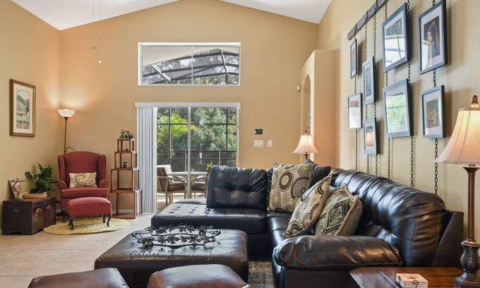 Orange Tree Villa | Elegant 5bd / 4ba Villa with pool / Spa near Disney