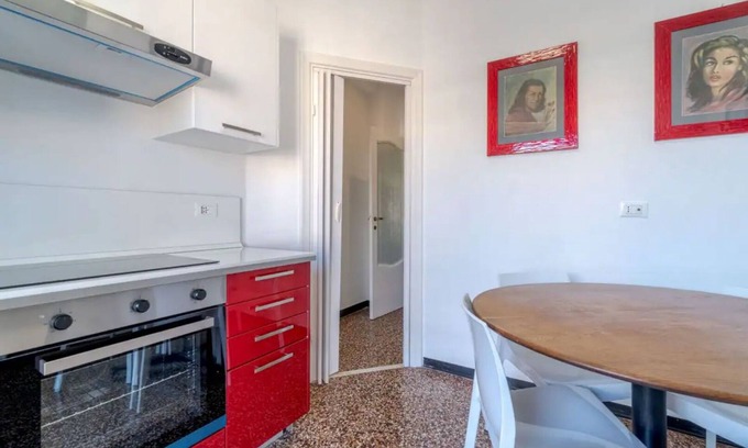 Albaro Apartamento | Elegant and bright apartment steps from Boccadasse on the sea in Genova.