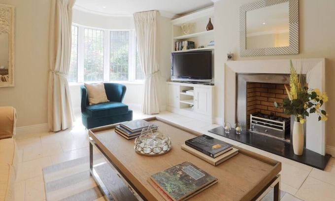 Ballsbridge Casa | Elegant and contemporary large 3 bedroom home