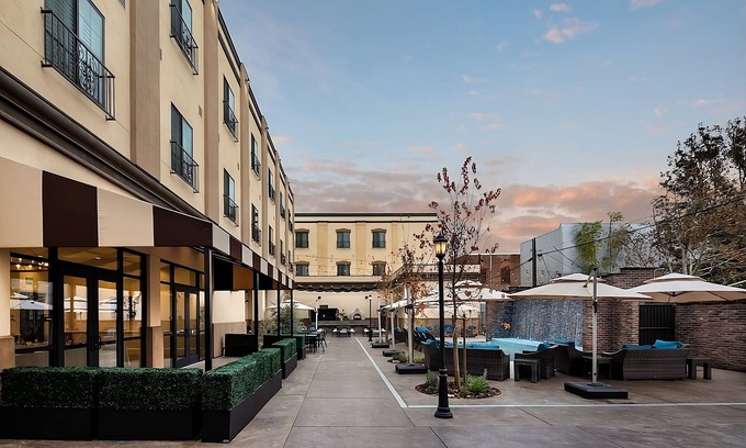 Winters Hotel | Elegant and Luxurious Suite, Outdoor Fire Place, Onsite Restaurant and Bar