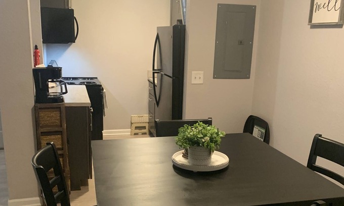 Beavercreek Apartamento | Elegant and Romantic1 bedroom Apartment Right across the street from the Green !