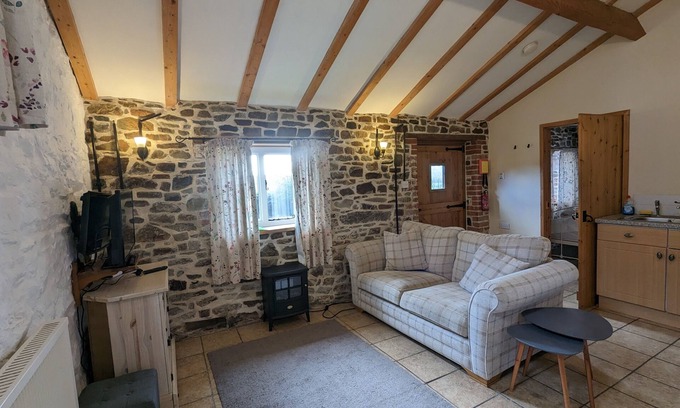 Westleigh Cabaña | Elegant and Secluded 1-bed Cottage Near Bideford